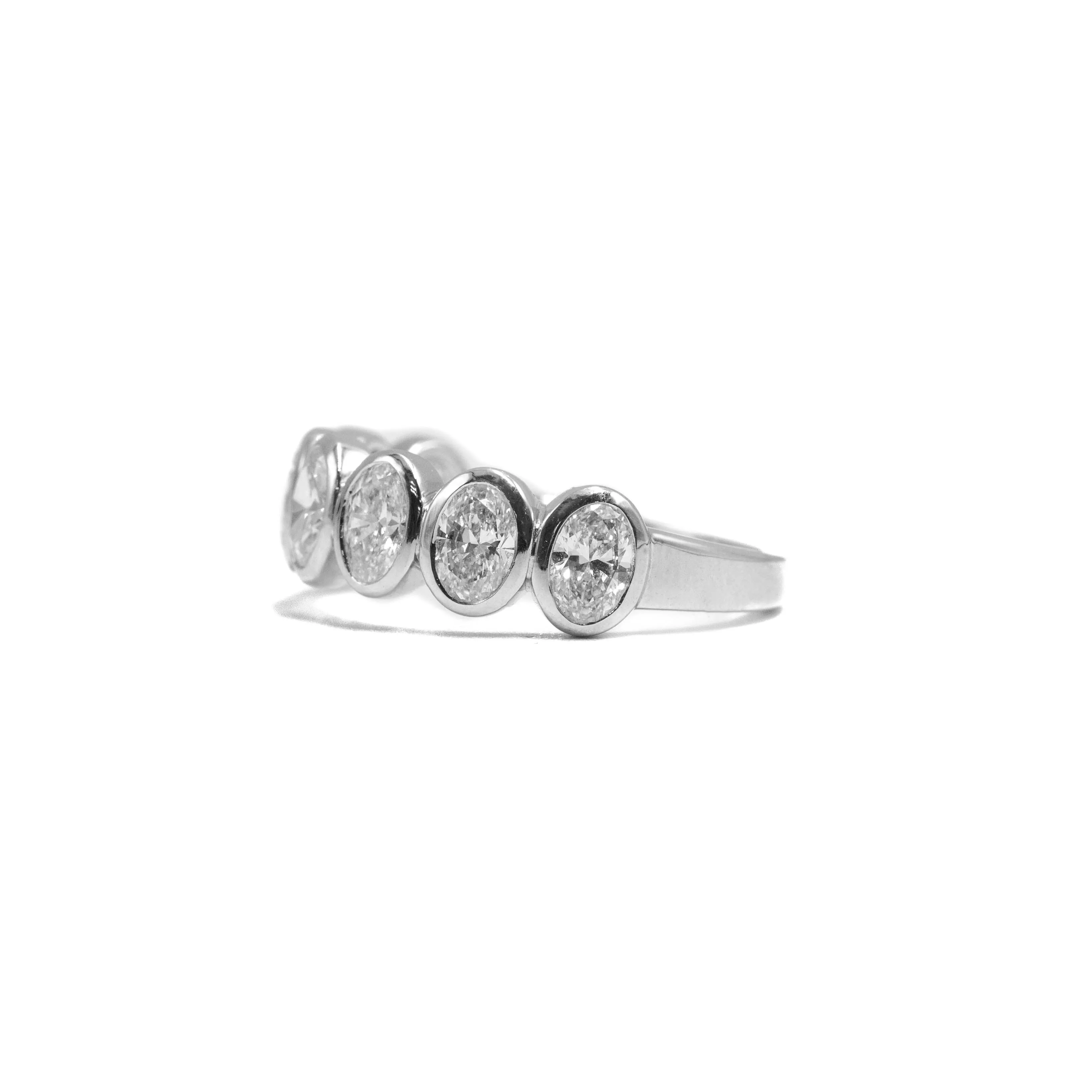 14kw 1.30ctw Oval-Cut Lab Grown Bezel Band