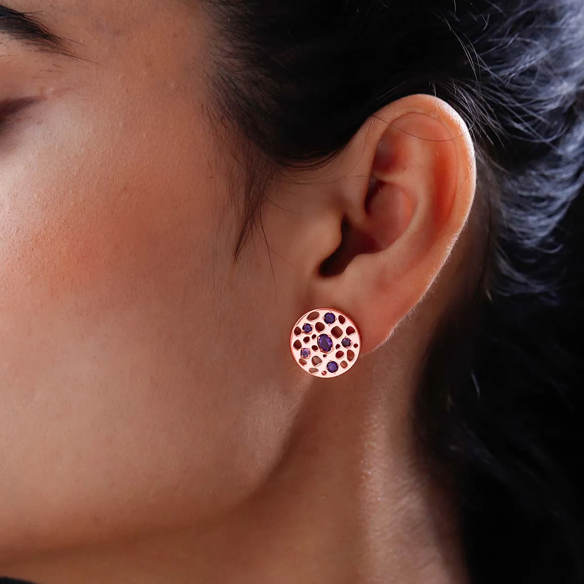 Lattice Disc Stud Earrings with Amethyst